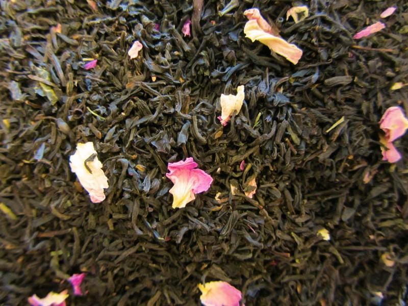 Rosentee mit Blüten Ronnefeldt Blumentee